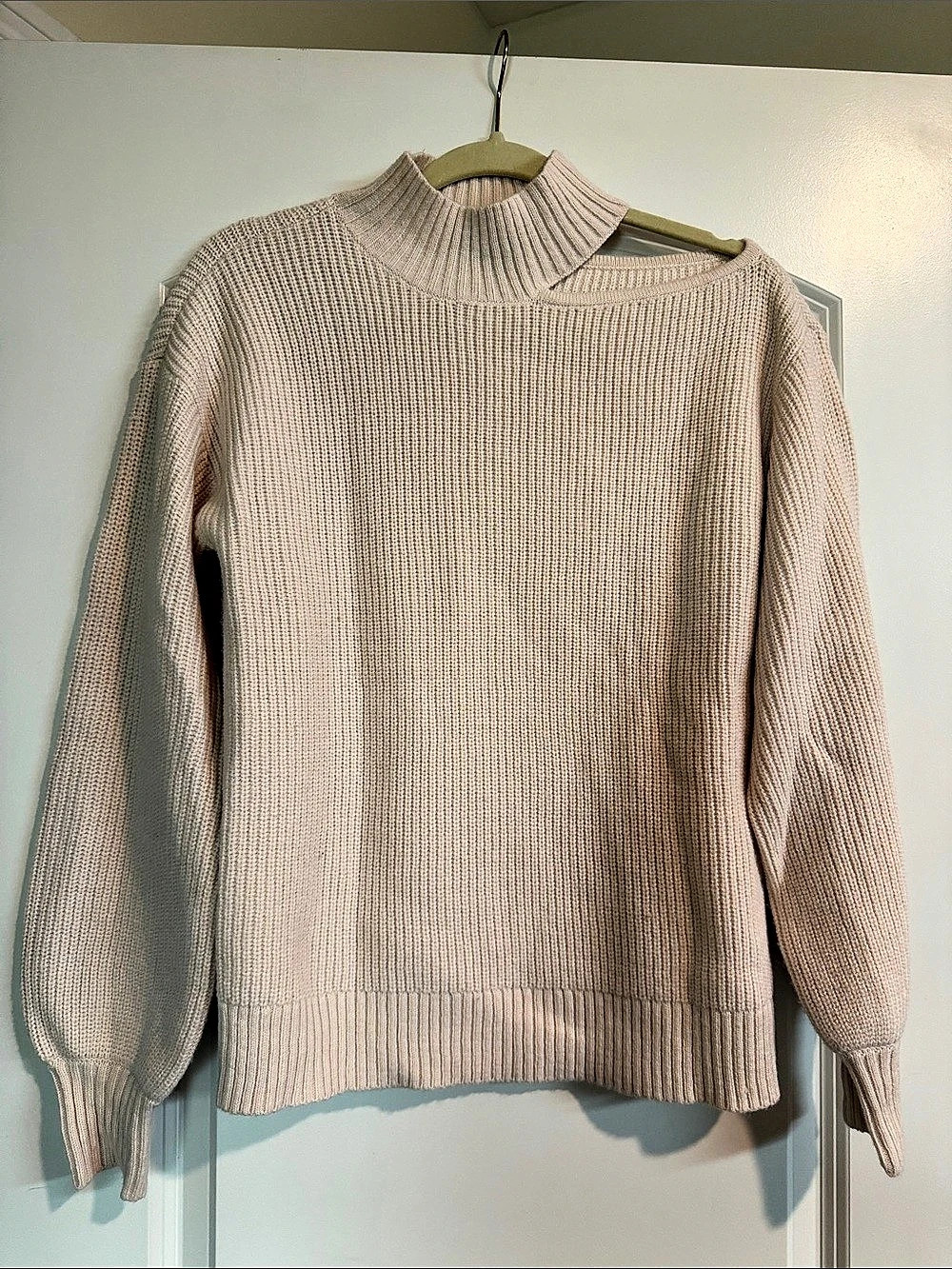 Sanctuary Cut Out Cold Shoulder Mock Neck Sweater Pink XS